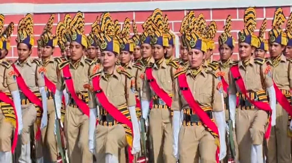 दीक्षांत परेड में महिला आरक्षकों का दमदार प्रदर्शन, DGP कैलाश मकवाना ने दी बड़ी खुशखबरी दीक्षांत परेड में महिला आरक्षकों का दमदार प्रदर्शन, DGP कैलाश मकवाना ने दी बड़ी खुशखबरी