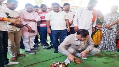 उद्योग मंत्री ने किया 40 लाख रूपए के सड़क डामरीकरण कार्य का शुभारंभ उद्योग मंत्री ने किया 40 लाख रूपए के सड़क डामरीकरण कार्य का शुभारंभ