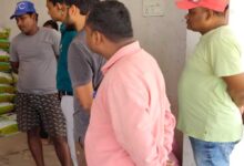 किसान बनकर पहुंचे कृषि अधिकारी, खाद की कालाबाजारी का किया खुलासा