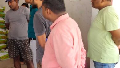 किसान बनकर पहुंचे कृषि अधिकारी, खाद की कालाबाजारी का किया खुलासा किसान बनकर पहुंचे कृषि अधिकारी, खाद की कालाबाजारी का किया खुलासा