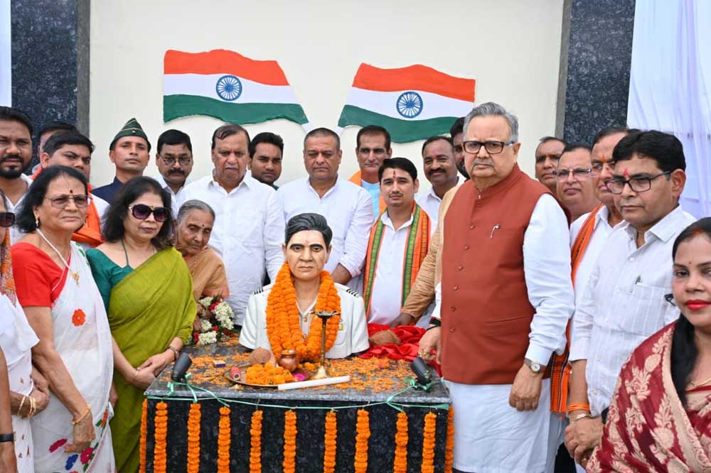 भाटापारा में गौरव का दिन, विधानसभा अध्यक्ष डॉ. रमन सिंह ने किया छत्तीसगढ़ महतारी और शहीद खोण्डे की प्रतिमा का अनावरण भाटापारा में गौरव का दिन, विधानसभा अध्यक्ष डॉ. रमन सिंह ने किया छत्तीसगढ़ महतारी और शहीद खोण्डे की प्रतिमा का अनावरण