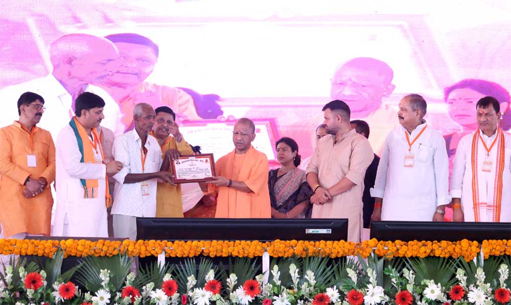 पीएम सूर्य घर योजना के अंतर्गत सोलर दीदियों को नियुक्ति पत्र एवं प्रशिक्षण प्रमाणपत्र वितरित पीएम सूर्य घर योजना के अंतर्गत सोलर दीदियों को नियुक्ति पत्र एवं प्रशिक्षण प्रमाणपत्र वितरित