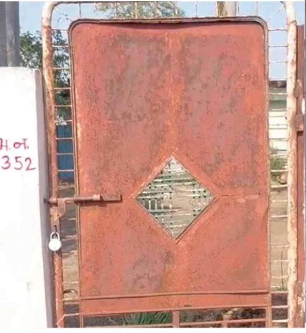 नकली गुटखा फैक्ट्री का भंडाफोड़, वॉशिंग पाउडर की आड़ में चल रहा था काला कारोबार, 12 गिरफ्तार नकली गुटखा फैक्ट्री का भंडाफोड़, वॉशिंग पाउडर की आड़ में चल रहा था काला कारोबार, 12 गिरफ्तार