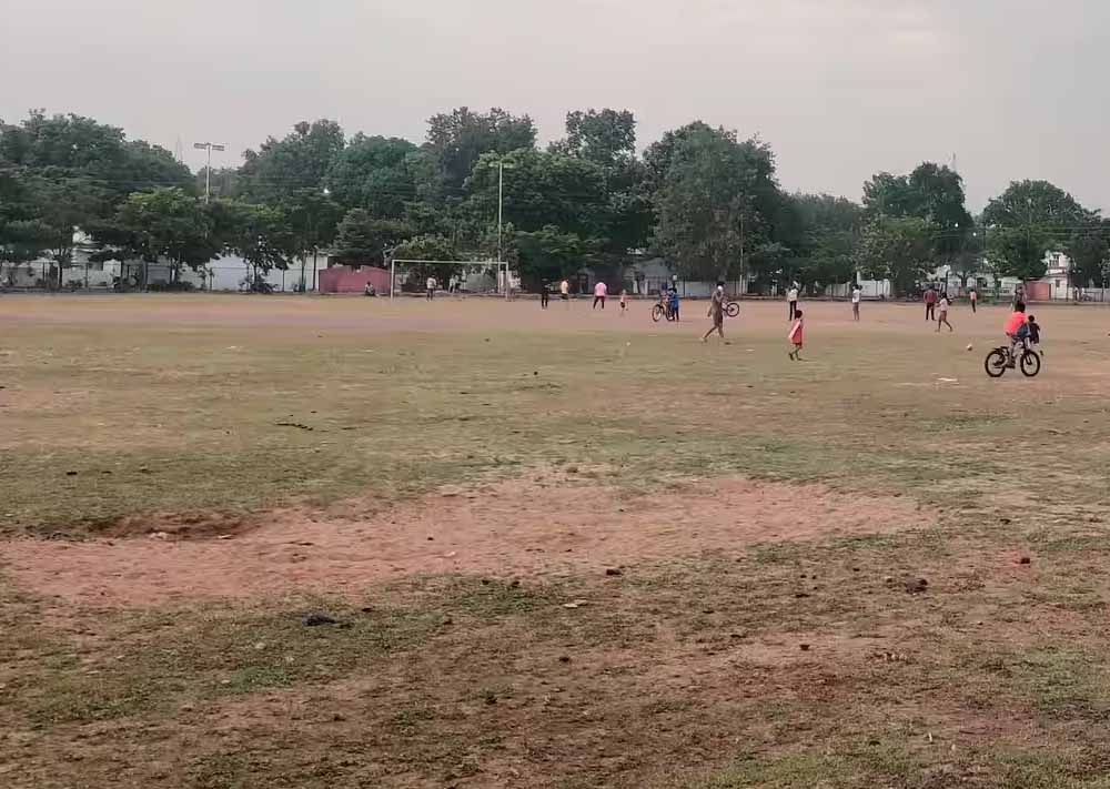 दुर्ग में बहुद्देशीय स्टेडियम निर्माण का रास्ता साफ, अधिकारियों ने किया भूमि सीमांकन दुर्ग में बहुद्देशीय स्टेडियम निर्माण का रास्ता साफ, अधिकारियों ने किया भूमि सीमांकन