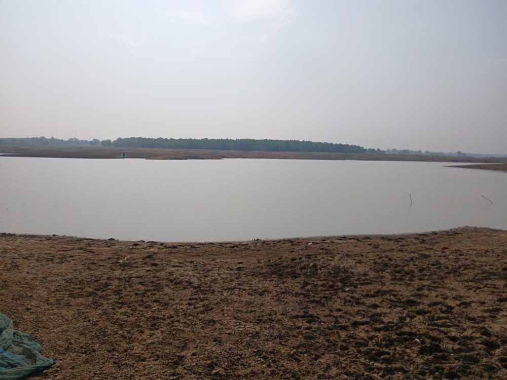 CG के बांध में बड़ा हादसा: 9 लोगों से भरी नाव पलटी, 3 ग्रामीण लापता, रेस्क्यू जारी CG के बांध में बड़ा हादसा: 9 लोगों से भरी नाव पलटी, 3 ग्रामीण लापता, रेस्क्यू जारी