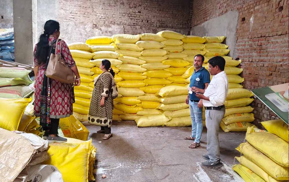 खरीफ सीजन 2026: किसानों के लिए पर्याप्त खाद का इंतजाम, जिला प्रशासन पूरी तरह सतर्क खरीफ सीजन 2026: किसानों के लिए पर्याप्त खाद का इंतजाम, जिला प्रशासन पूरी तरह सतर्क