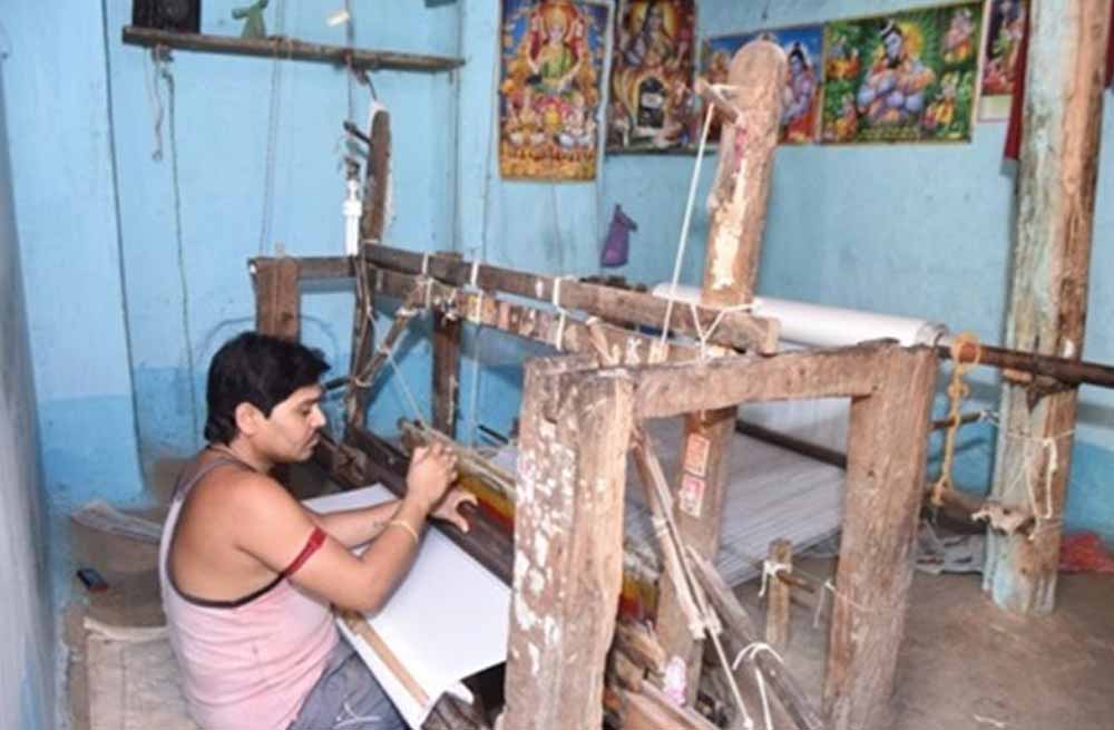 बस्तर का कोसा सिल्क बना आजीविका का मजबूत सहारा, हजारों परिवारों को मिल रहा रोजगार बस्तर का कोसा सिल्क बना आजीविका का मजबूत सहारा, हजारों परिवारों को मिल रहा रोजगार
