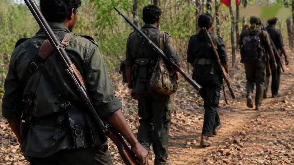 आत्मसमर्पित नक्सलियों की सफल जटिल माइक्रोसर्जरी, संगठन के दबाव में करवाई थी नसबंदी आत्मसमर्पित नक्सलियों की सफल जटिल माइक्रोसर्जरी, संगठन के दबाव में करवाई थी नसबंदी