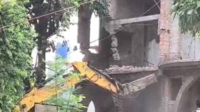 रायपुर के सेंट पॉल स्कूल परिसर में चला बुलडोजर, सामुदायिक भवन की आड़ में चर्च निर्माण का आरोप रायपुर के सेंट पॉल स्कूल परिसर में चला बुलडोजर, सामुदायिक भवन की आड़ में चर्च निर्माण का आरोप