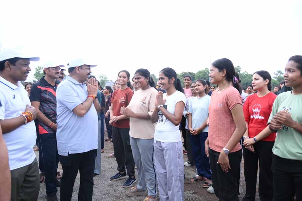 उपमुख्यमंत्री अरुण साव ने सायकल चलाकर फिटनेस और पर्यावरण संरक्षण का दिया संदेश उपमुख्यमंत्री अरुण साव ने सायकल चलाकर फिटनेस और पर्यावरण संरक्षण का दिया संदेश