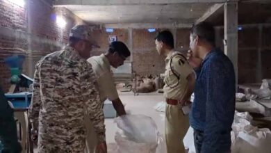 डिटर्जेंट गोदाम की आड़ में बन रहा था गुटखा, किराएदार की तलाश में जुटी पुलिस