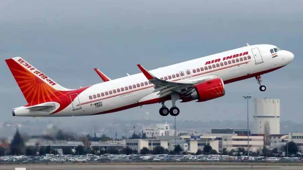 रायपुर एयरपोर्ट पर बड़ा हादसा टला, एअर इंडिया की फ्लाइट से टकराया पक्षी; यात्रियों में मची अफरा-तफरी रायपुर एयरपोर्ट पर बड़ा हादसा टला, एअर इंडिया की फ्लाइट से टकराया पक्षी; यात्रियों में मची अफरा-तफरी