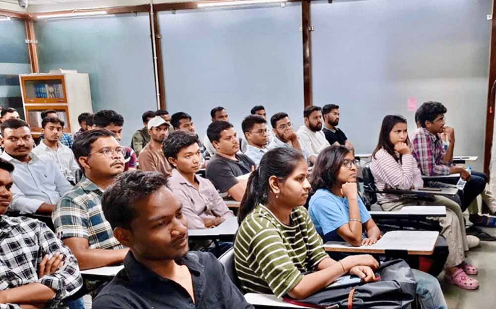 CM साय ने UPSC प्रीलिम्स में सफल ट्राइबल यूथ हॉस्टल के विद्यार्थियों से की मुलाकात, बढ़ाया हौसला