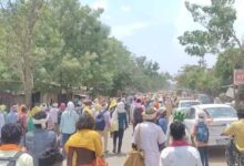 स्वास्थ्य, सड़क और बिजली की मांग को लेकर कलेक्ट्रेट पहुंचे 52 गांवों के आदिवासी और कांग्रेसी