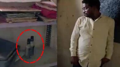 Kawardha के सरकारी स्कूल में शराब पीते पकड़ा गया शिक्षक, DEO ने जांच के दिए निर्देश