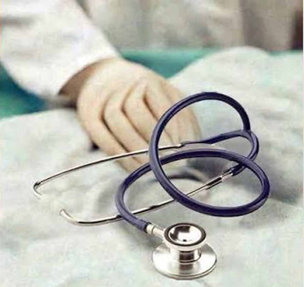 विदेशी डॉक्टरों को प्रैक्टिस की अनुमति पर स्वास्थ्य मंत्री का पलटवार, बोले- बयानबाजी छोड़ छत्तीसगढ़ की भी करें चिंता