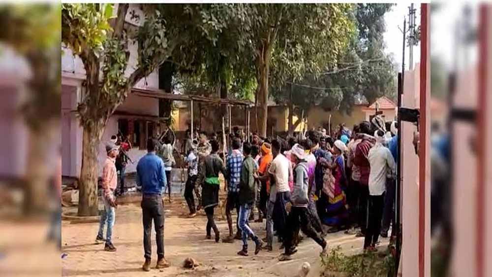 धर्मांतरण विवाद पर आमने-सामने आए ईसाई और आदिवासी समाज, गांव बना पुलिस छावनी