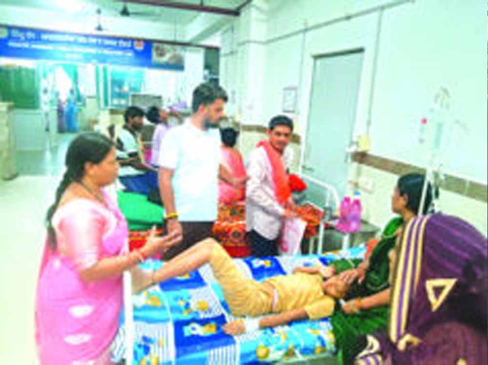 राजनांदगांव में पीलिया-डायरिया का प्रकोप, गंदे पानी की शिकायत पर निगम ने लिए सैंपल राजनांदगांव में पीलिया-डायरिया का प्रकोप, गंदे पानी की शिकायत पर निगम ने लिए सैंपल