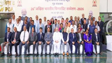 डीजीपी कैलाश मकवाणा से राष्ट्रीय स्तर पर सम्मानित फिंगरप्रिंट विशेषज्ञ निरीक्षक योगेन्द्र साहू ने की सौजन्य भेंट डीजीपी कैलाश मकवाणा से राष्ट्रीय स्तर पर सम्मानित फिंगरप्रिंट विशेषज्ञ निरीक्षक योगेन्द्र साहू ने की सौजन्य भेंट