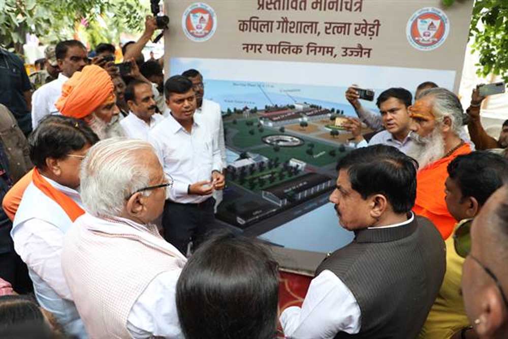 मुख्यमंत्री डॉ. यादव और केंद्रीय मंत्री मनोहर लाल ने कपिला गौशाला पहुंचकर किया गौ पूजन मुख्यमंत्री डॉ. यादव और केंद्रीय मंत्री मनोहर लाल ने कपिला गौशाला पहुंचकर किया गौ पूजन
