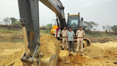 खनिज उड़नदस्ता दल का बड़ा एक्शन 15 संदिग्ध स्थानों पर छापा, अवैध खनन-परिवहन में लगे 14 वाहन जब्त खनिज उड़नदस्ता दल का बड़ा एक्शन 15 संदिग्ध स्थानों पर छापा, अवैध खनन-परिवहन में लगे 14 वाहन जब्त