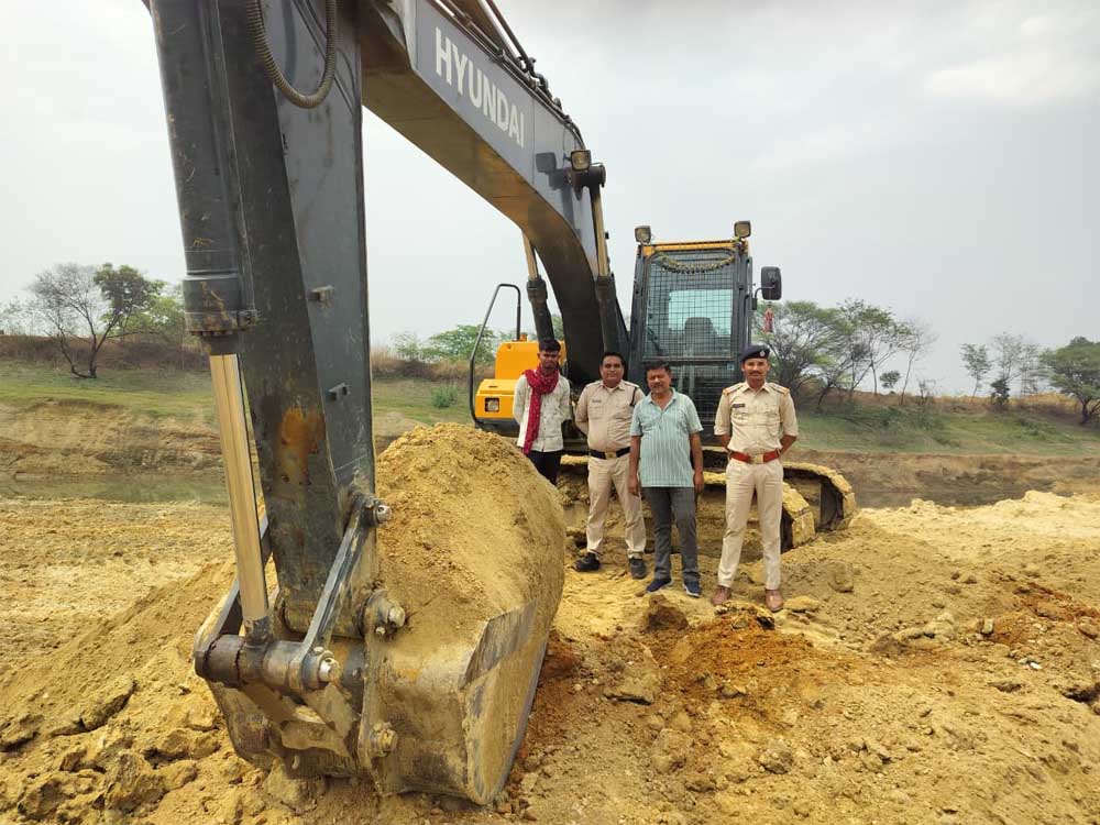खनिज उड़नदस्ता दल का बड़ा एक्शन 15 संदिग्ध स्थानों पर छापा, अवैध खनन-परिवहन में लगे 14 वाहन जब्त खनिज उड़नदस्ता दल का बड़ा एक्शन 15 संदिग्ध स्थानों पर छापा, अवैध खनन-परिवहन में लगे 14 वाहन जब्त