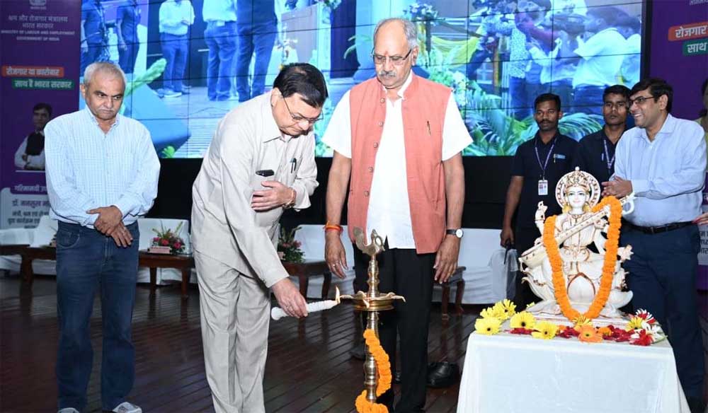 मोदी सरकार के 12 वर्षों में रोजगार, गरीब कल्याण और अर्थव्यवस्था को मिली नई मजबूती: उद्योग मंत्री लखनलाल देवांगन मोदी सरकार के 12 वर्षों में रोजगार, गरीब कल्याण और अर्थव्यवस्था को मिली नई मजबूती: उद्योग मंत्री लखनलाल देवांगन