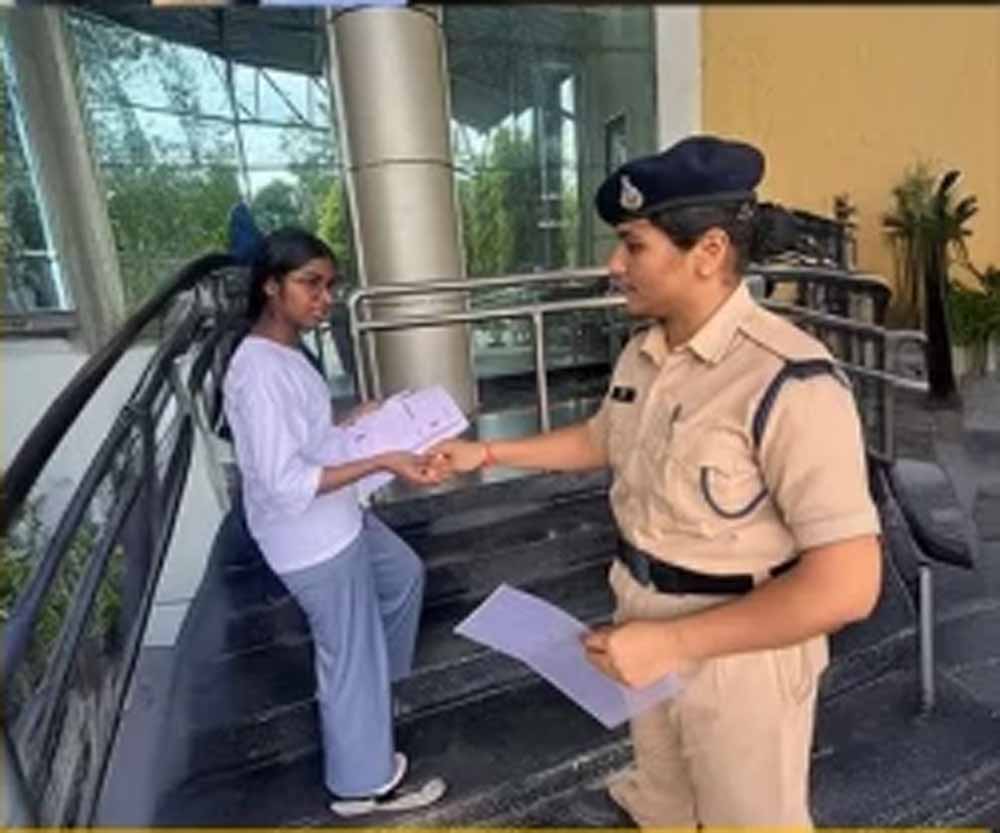 NEET परीक्षा में सख्ती: चोटी का क्लचर, बाली और कलावा तक उतरवाया, इंदौर में कड़ी जांच