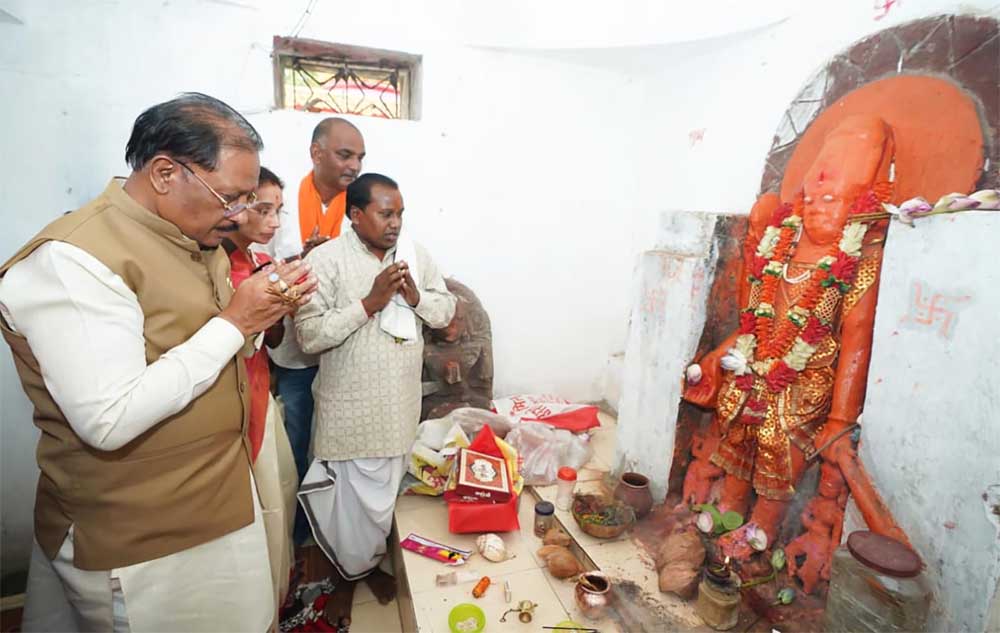 मुख्यमंत्री ख्यमंत्री विष्णुदेव साय ने ऐतिहासिक चतुर्भुज विष्णु मंदिर में की पूजा-अर्चना, प्रदेश की सुख-समृद्धि की कामना मुख्यमंत्री ख्यमंत्री विष्णुदेव साय ने ऐतिहासिक चतुर्भुज विष्णु मंदिर में की पूजा-अर्चना, प्रदेश की सुख-समृद्धि की कामना