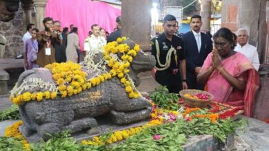 राष्ट्रपति मुर्मु ने ओंकारेश्वर तीर्थ और ज्योतिर्लिंग ममलेश्वर के दर्शन कर किया अभिषेक राष्ट्रपति मुर्मु ने ओंकारेश्वर तीर्थ और ज्योतिर्लिंग ममलेश्वर के दर्शन कर किया अभिषेक