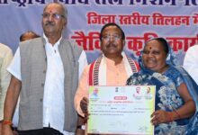 भावी पीढ़ी के स्वास्थ्य के लिए रासायनिक खाद छोड़ अपनानी होगी जैविक खेती: कृषि मंत्री रामविचार नेताम