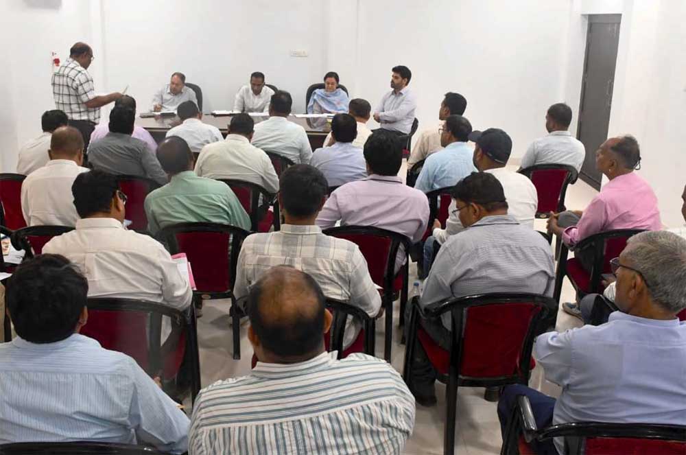 लोक निर्माण विभाग के सचिव ने कार्यों की धीमी गति पर जताई नाराजगी लोक निर्माण विभाग के सचिव ने कार्यों की धीमी गति पर जताई नाराजगी