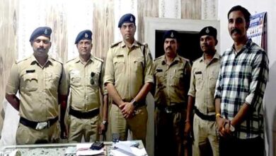 नरसिंहपुर पुलिस ने ऑनलाइन ट्रेडिंग के नाम पर ठगी करने वाले दो आरोपियों को किया गिरफ्तार नरसिंहपुर पुलिस ने ऑनलाइन ट्रेडिंग के नाम पर ठगी करने वाले दो आरोपियों को किया गिरफ्तार