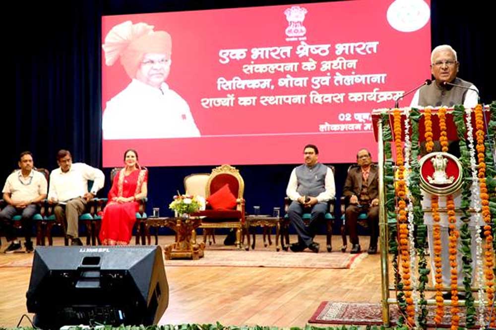 विविधता ही राष्ट्र निर्माण की सबसे बड़ी शक्ति : राज्यपाल पटेल विविधता ही राष्ट्र निर्माण की सबसे बड़ी शक्ति : राज्यपाल पटेल