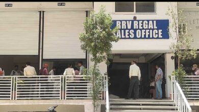 आरआरबी रीगल प्रोजेक्ट बिल्डर हर्षवर्धन दीक्षित के विरुद्ध राजस्व प्रशासन की बड़ी कार्रवाई, दुकानों को किया गया कुर्क।