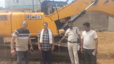 रेत माफियाओं पर प्रशासन का सख्त प्रहार अवैध उत्खनन में लगी पोकलेन मशीन जब्त, प्रदेशभर में निगरानी तेज