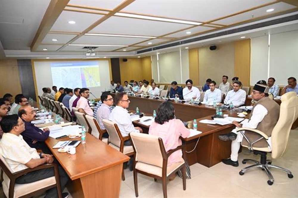 भू-माफियाओं पर सख्ती और आवासीय परियोजनाओं में तेजी के मंत्री सारंग के निर्देश भू-माफियाओं पर सख्ती और आवासीय परियोजनाओं में तेजी के मंत्री सारंग के निर्देश