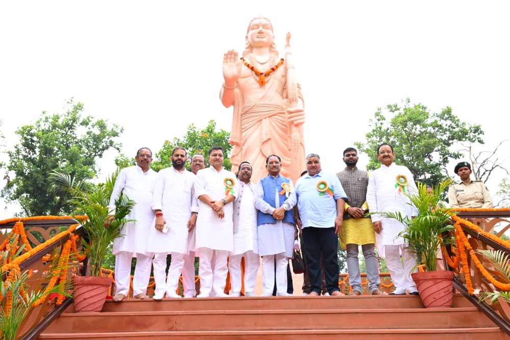 मातृशक्ति एवं प्रकृति के प्रति श्रद्धा का अनुपम संगम : मुख्यमंत्री  विष्णु देव साय ने “राम वाटिका” में किया रुद्राक्ष का पौधारोपण