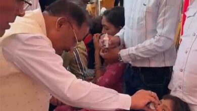 द्रनाहू कुर्मी-क्षत्रिय समाज के केंद्रीय अधिवेशन में मुख्यमंत्री ने बच्चों को कराया स्वर्णप्राशन द्रनाहू कुर्मी-क्षत्रिय समाज के केंद्रीय अधिवेशन में मुख्यमंत्री ने बच्चों को कराया स्वर्णप्राशन