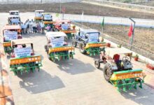 सफलता की नई इबारतः आधुनिक मशीनों से सँवर रही धमतरी की खेती