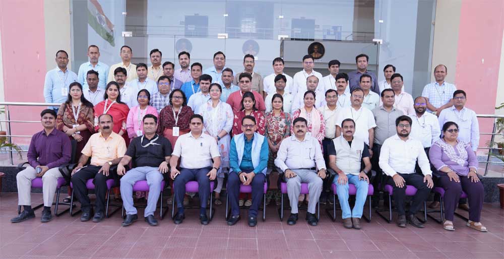 शिक्षु अधिकारियों ने यूपीएसआईएफएस जाकर समझीं बारीकियां