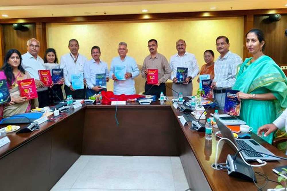 विद्यार्थियों को वैश्विक अवसरों के अनुरूप तैयार करने की दिशा में कार्य करें : मंत्री परमार विद्यार्थियों को वैश्विक अवसरों के अनुरूप तैयार करने की दिशा में कार्य करें : मंत्री परमार