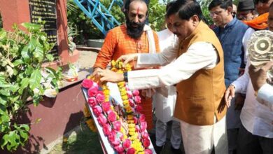 मुख्यमंत्री ने वीरांगना रानी लक्ष्मीबाई के बलिदान दिवस पर इंदौर में किया माल्यार्पण