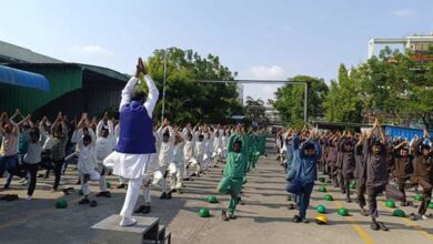 अंतर्राष्ट्रीय योग दिवस पर 15 हजार से अधिक श्रमिकों ने किया सामूहिक योगाभ्यास अंतर्राष्ट्रीय योग दिवस पर 15 हजार से अधिक श्रमिकों ने किया सामूहिक योगाभ्यास