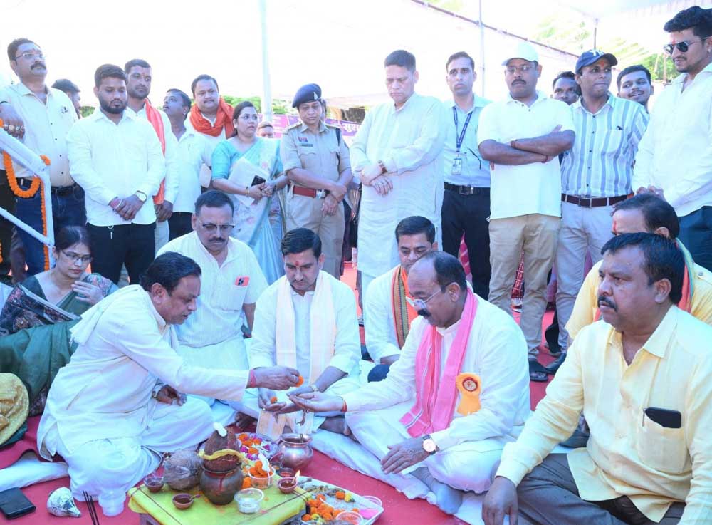 विकास की नई इबारत लिख रहा बिलासपुर, योजनाओं का लाभ अंतिम व्यक्ति तक पहुंचाना हमारी प्रतिबद्धता : केंद्रीय राज्य मंत्री तोखन साहू विकास की नई इबारत लिख रहा बिलासपुर, योजनाओं का लाभ अंतिम व्यक्ति तक पहुंचाना हमारी प्रतिबद्धता : केंद्रीय राज्य मंत्री तोखन साहू