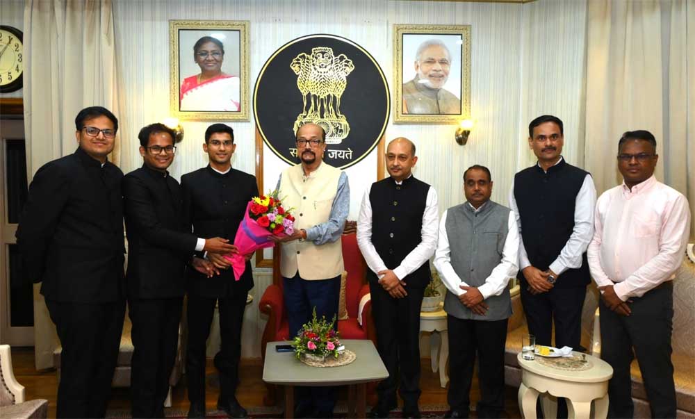 राज्यपाल से परिवीक्षाधीन आईएएस अधिकारियों ने की सौजन्य भेंट राज्यपाल से परिवीक्षाधीन आईएएस अधिकारियों ने की सौजन्य भेंट