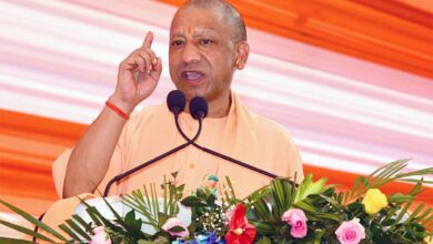 सीएम के हाथों चाबी, प्रमाण पत्र व चेक पाकर खिल उठे चेहरे