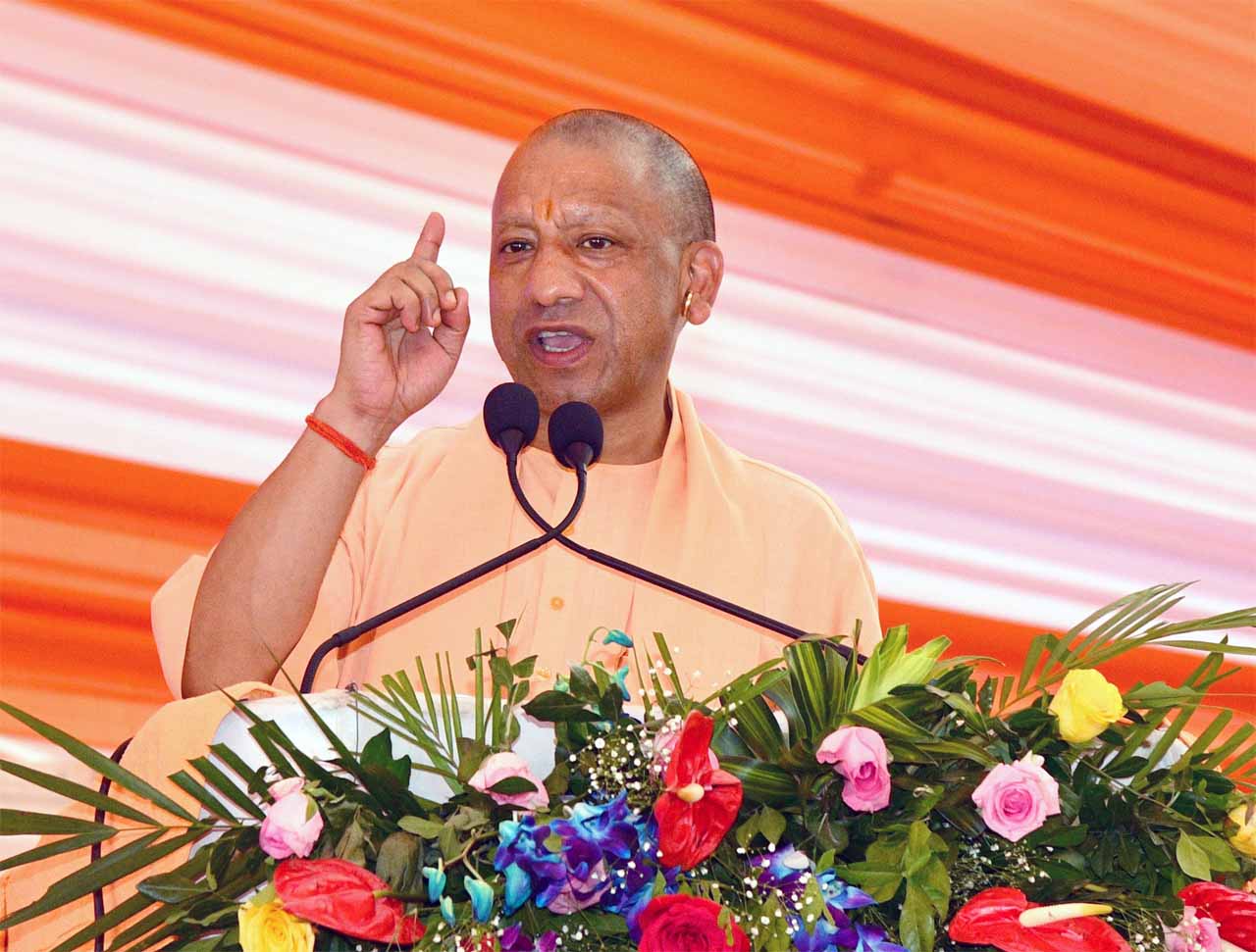 सीएम के हाथों चाबी, प्रमाण पत्र व चेक पाकर खिल उठे चेहरे सीएम के हाथों चाबी, प्रमाण पत्र व चेक पाकर खिल उठे चेहरे