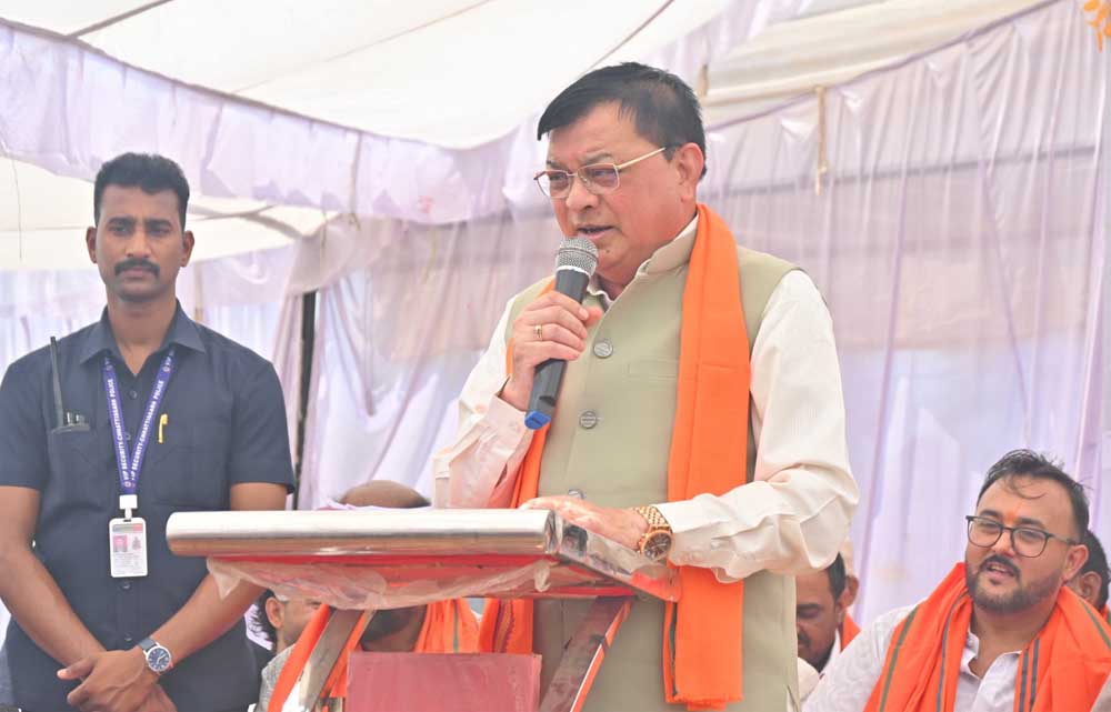 सुशासन तिहार: गोपालपुर समाधान शिविर में पहुंचे प्रभारी मंत्री लखन लाल देवांगन, 17 पंचायतों के ग्रामीणों को मिला योजनाओं का लाभ सुशासन तिहार: गोपालपुर समाधान शिविर में पहुंचे प्रभारी मंत्री लखन लाल देवांगन, 17 पंचायतों के ग्रामीणों को मिला योजनाओं का लाभ