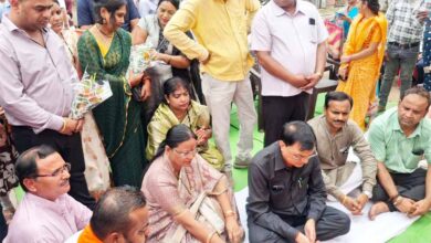 उद्योग मंत्री लखनलाल देवांगन ने सड़क डामरीकरण का कार्य प्रारंभ कराया उद्योग मंत्री लखनलाल देवांगन ने सड़क डामरीकरण का कार्य प्रारंभ कराया